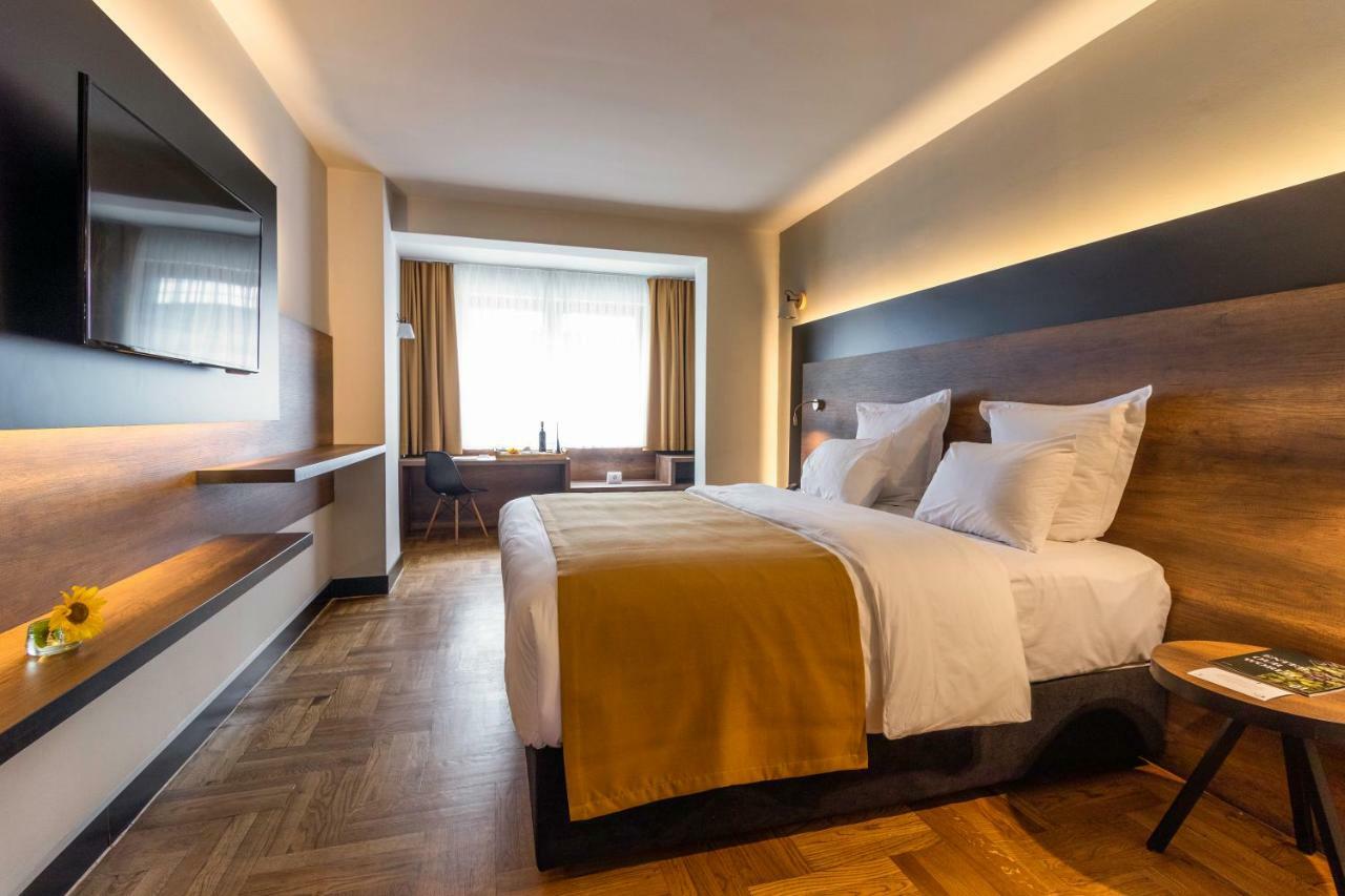 Next Door Park Hotel Skopje Buitenkant foto
